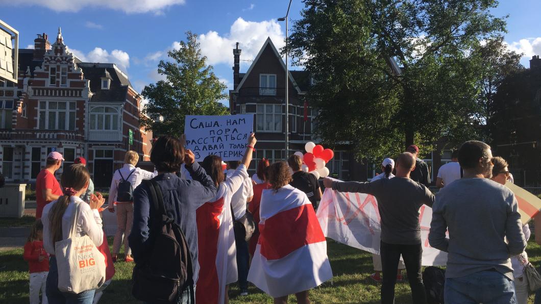 Demonstratie voor democratie in Belarus bij de ambassade in Den Haag