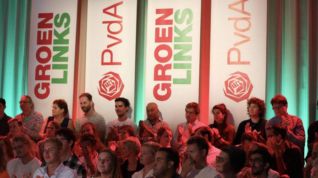 Foto van enthousiaste GroenLinks-PvdA'ers