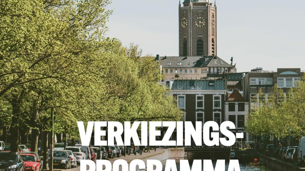 Gracht met Grote Kerk op de achtergrond. Witte letters 'verkiezingsprogramma 2026-2030'