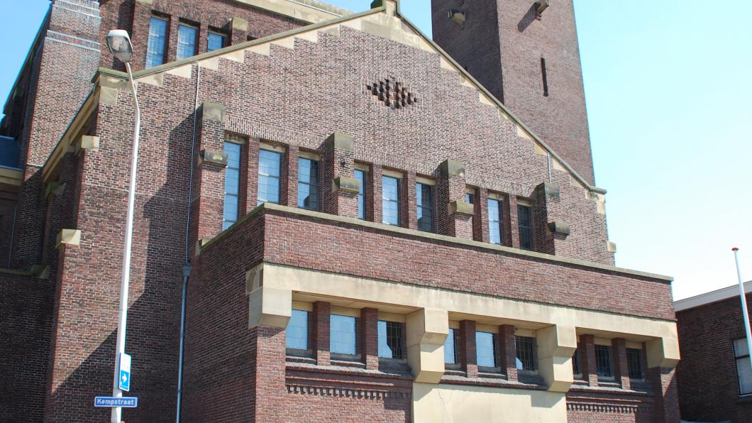 https://upload.wikimedia.org/wikipedia/commons/6/62/Julianakerk_Den_Haag-2.JPG