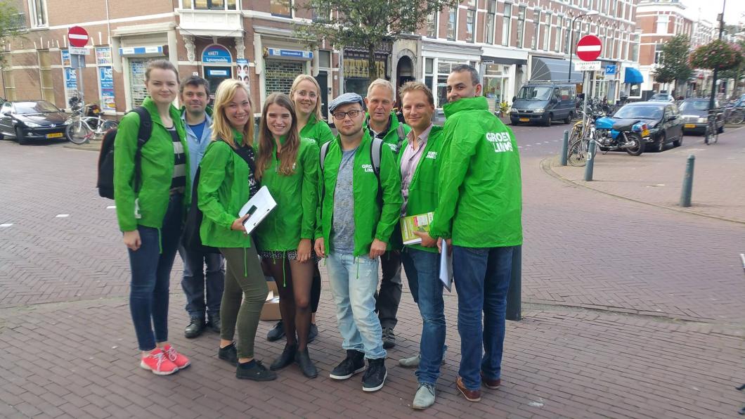 Deze GroenLinksers gingen langs de deuren, v.l.n.r.: Anna, Martijn, Marije, Anouk, Lotte, Tjitse, Arjen, Dirk Jan en Ali Deze GroenLinksers gingen langs de deuren in het Regentessekwartier, v.l.n.r.: Anna, Martijn, Marije, Anouk, Lotte, Tjitse, Arjen, Dirk Jan en Ali)