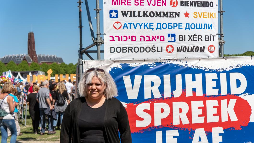 Serpil Ates op het bevrijdingsfestival