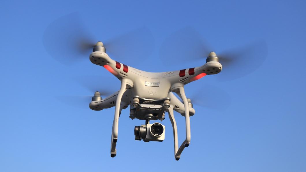 drone-3620337_1920.jpg