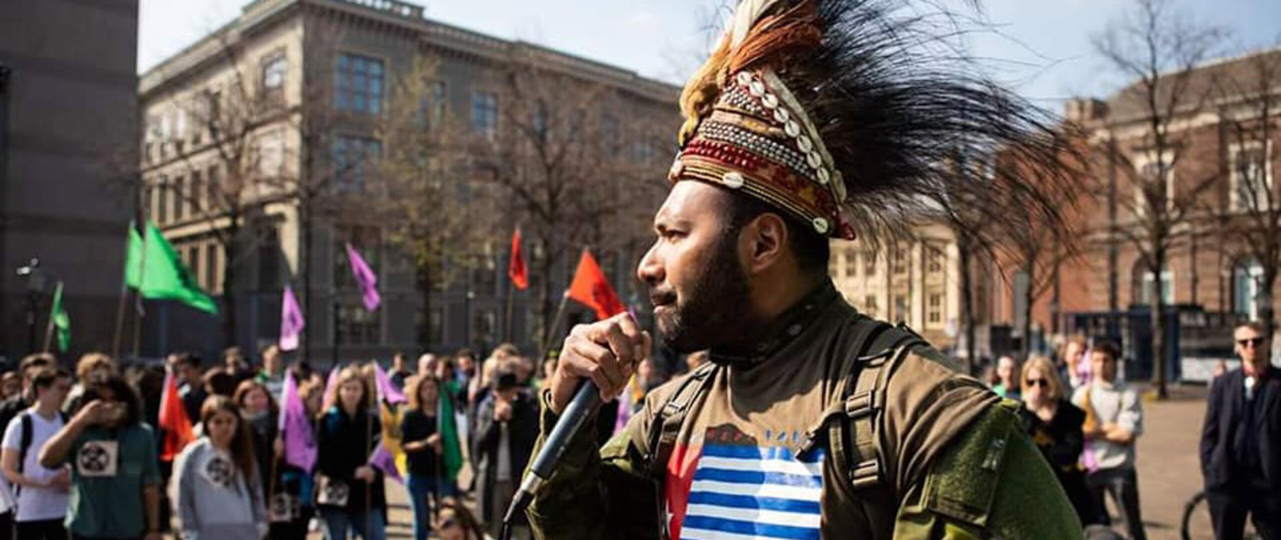 Raki Ap spreekt tijdens een demonstratie voor West-Papoea