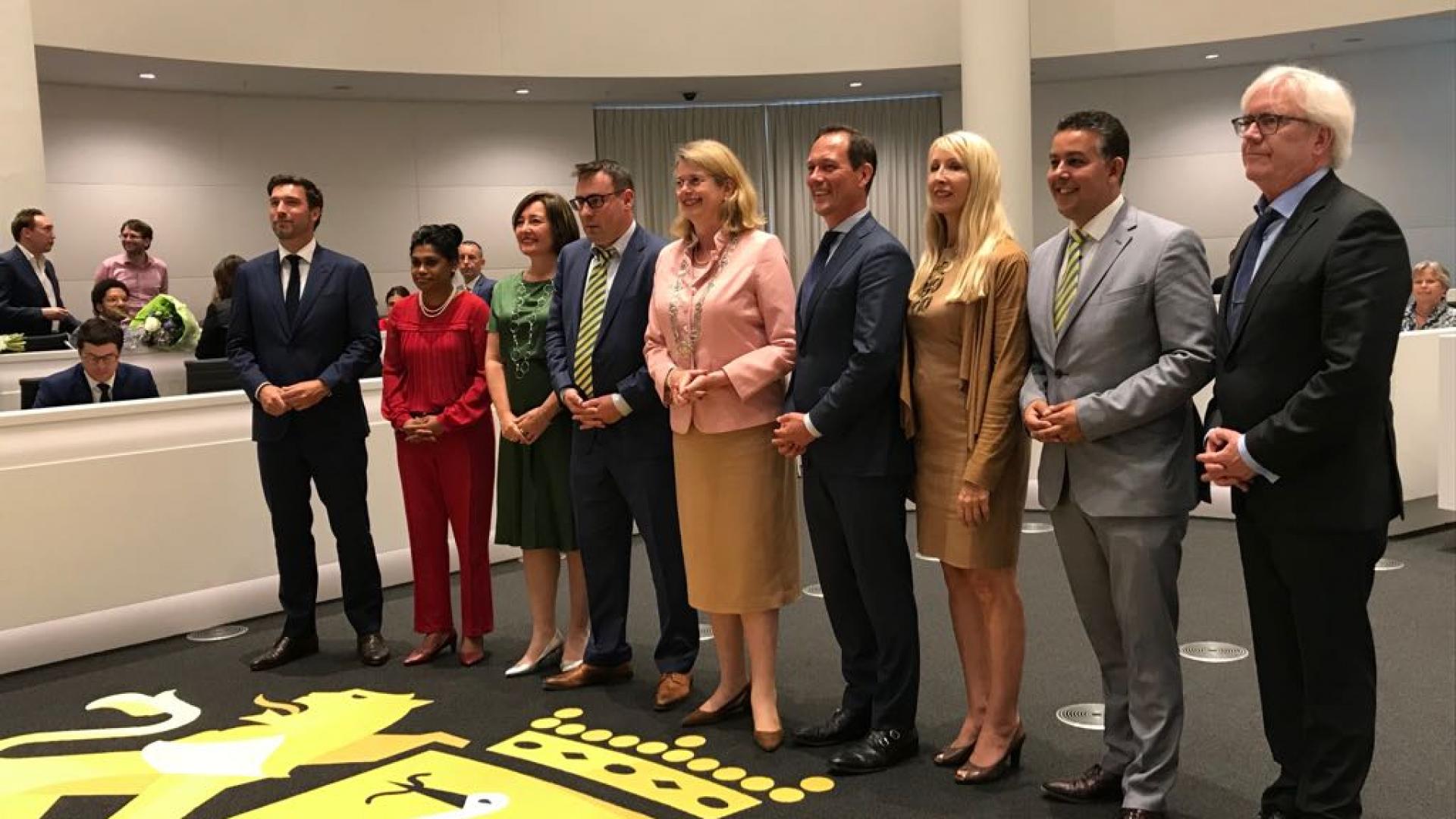 De nieuwe wethouders van Den Haag samen met de burgemeester Pauline Krikke